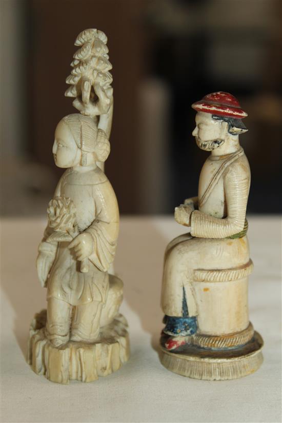 A Chinese ivory figure of a lady seated beneath a tree and an Indian ivory figure of a seated man, 19th century, 10.5 and 8.5cm